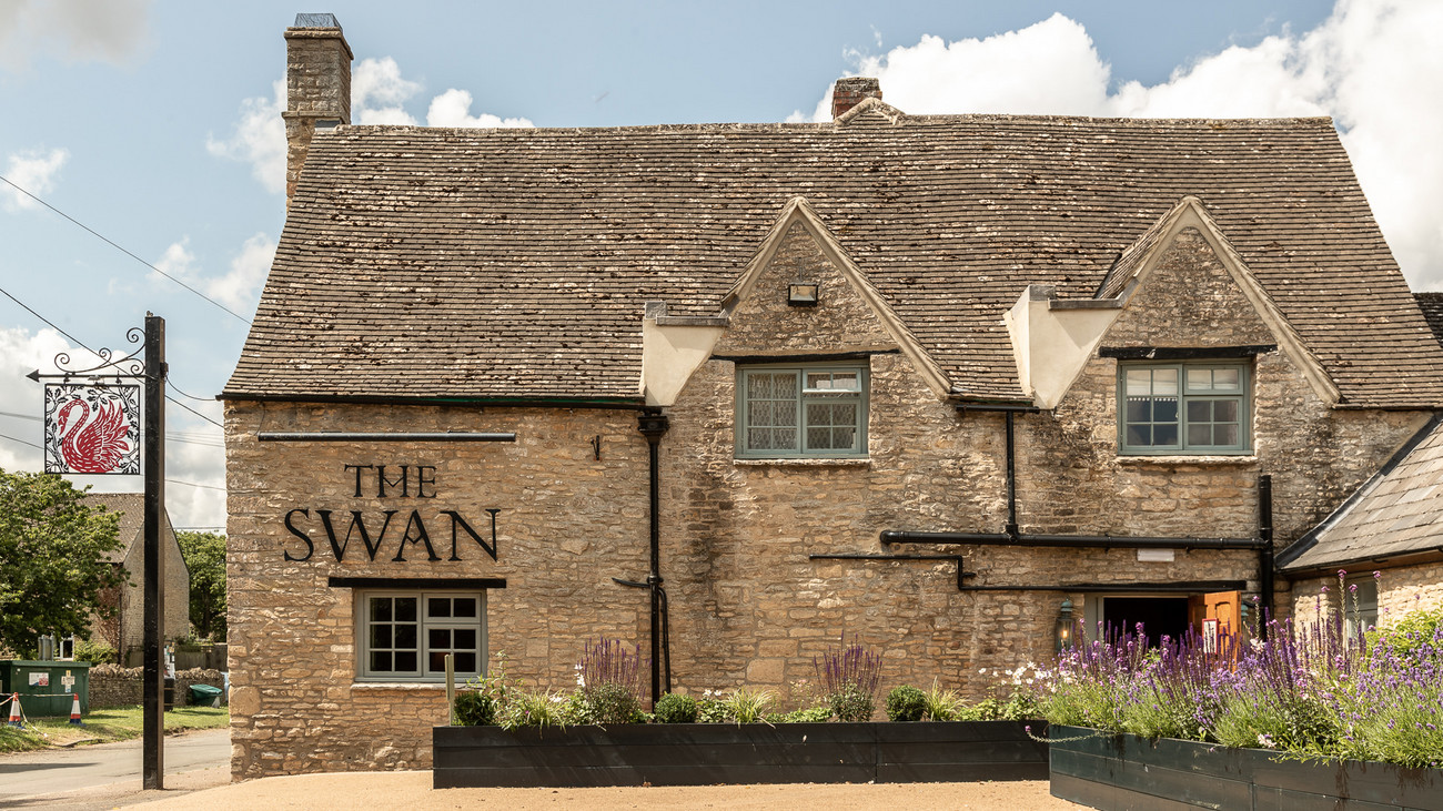 The Swan Inn Hotels in Oxfordshire Good Shoot Hotel Guide